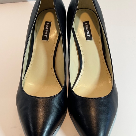 Nine West Workin Pump - Picture 2 of 6